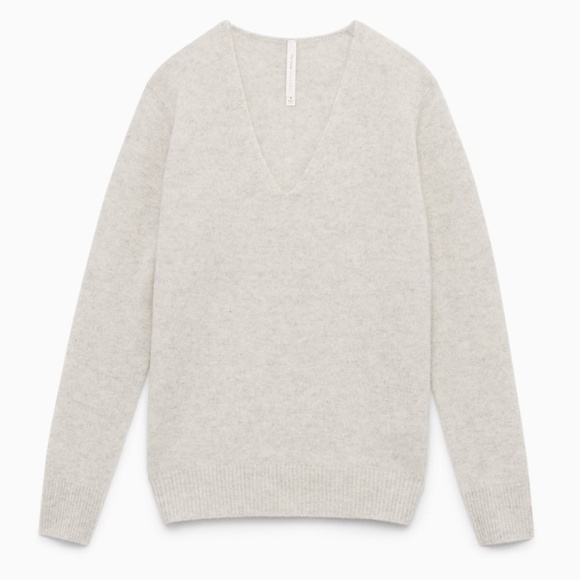 Aritzia Sweaters - Aritzia Yamazaki Sweater (Heather Birch, size M)